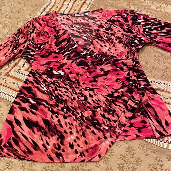 Jennifer Lopez top, sarong-style, polyester/spandex blend, reds/pinks pattern, L - Picture 2 of 9
